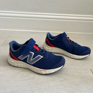 Kids New Balance Fresh Foam Arishi v4 Bungee with Top Strap, Size 13.5, Blue/Red